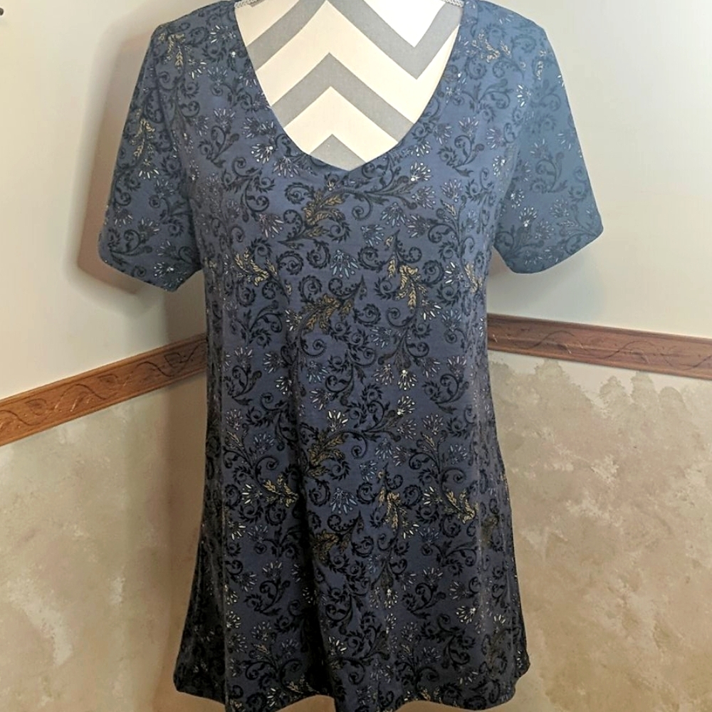 Lularoe Christy tee. Size large. NWOT